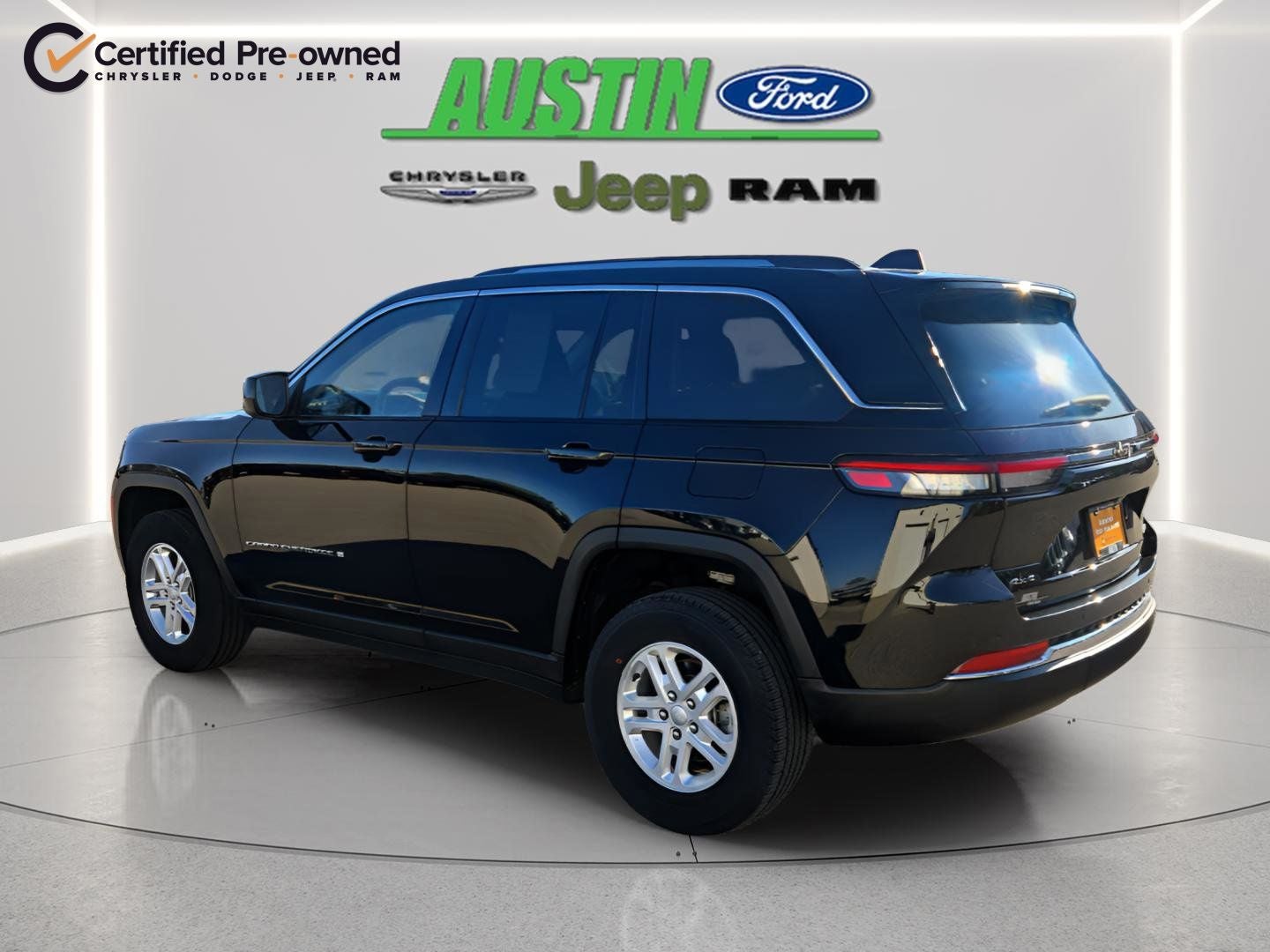 2023 Jeep Grand Cherokee Laredo 4x4