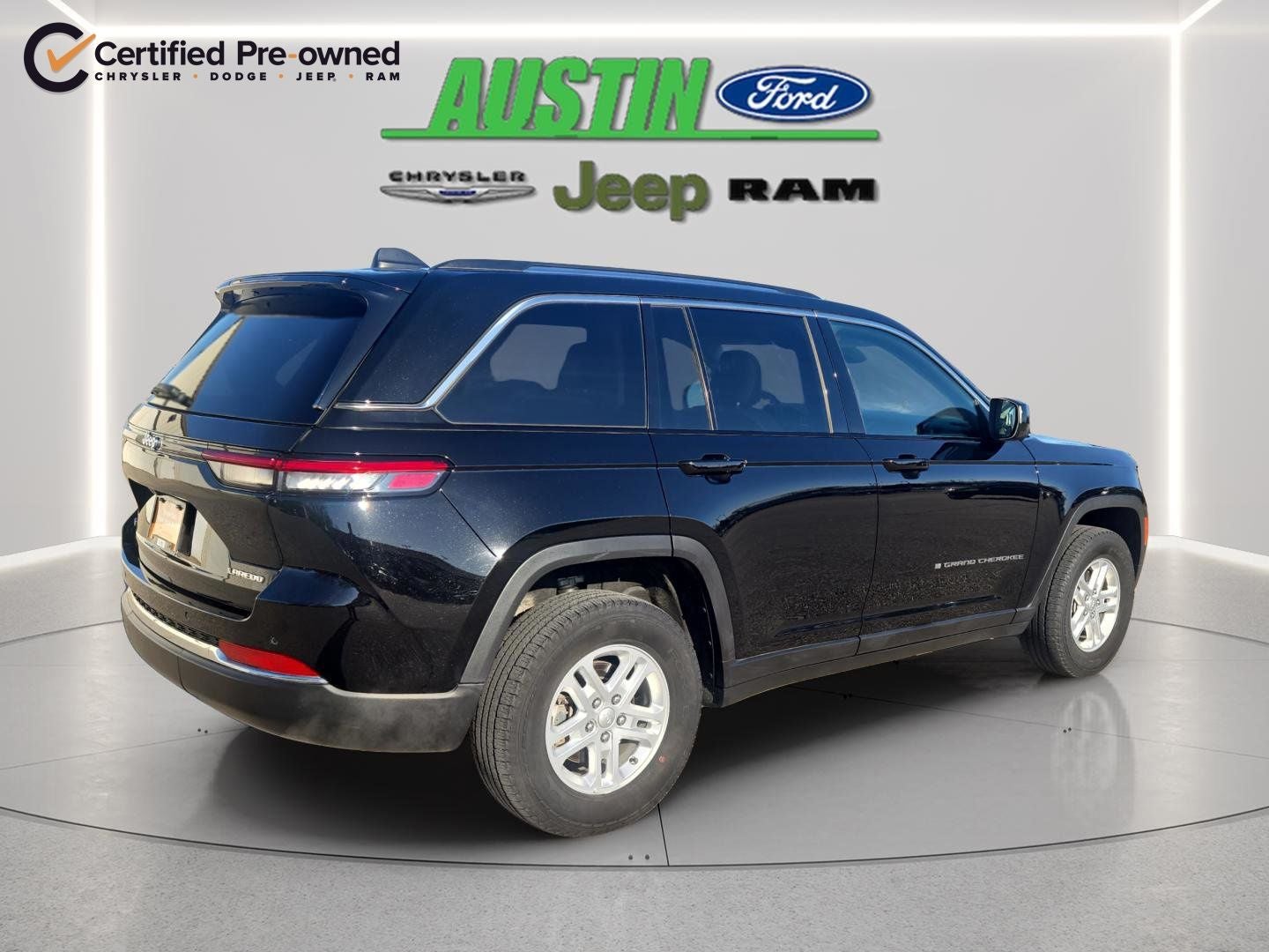 2023 Jeep Grand Cherokee Laredo 4x4