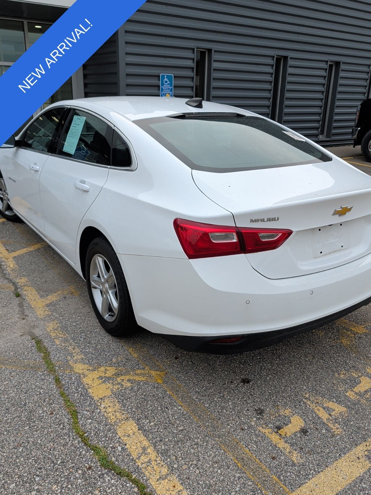 2022 Chevrolet Malibu FWD 1FL
