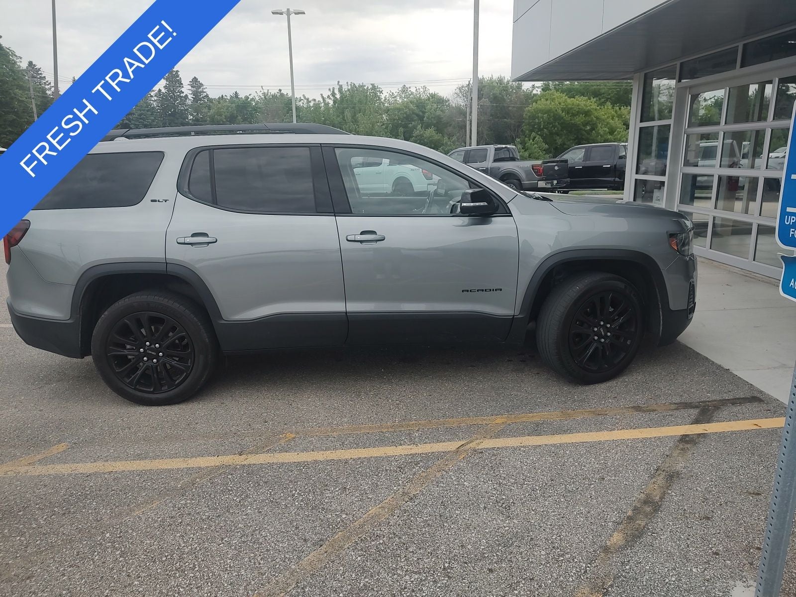 2023 GMC Acadia AWD SLT