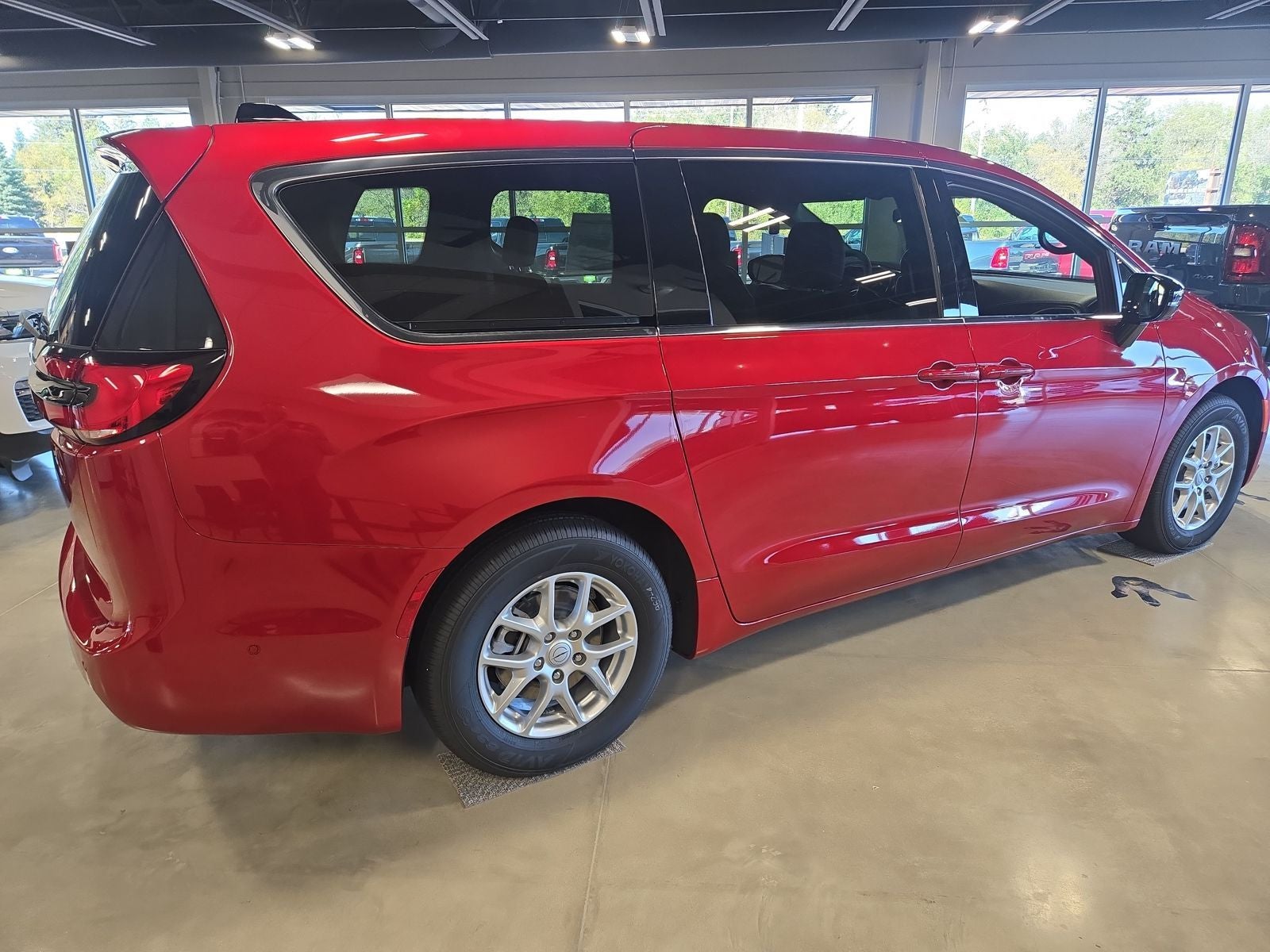 2025 Chrysler Pacifica PACIFICA SELECT