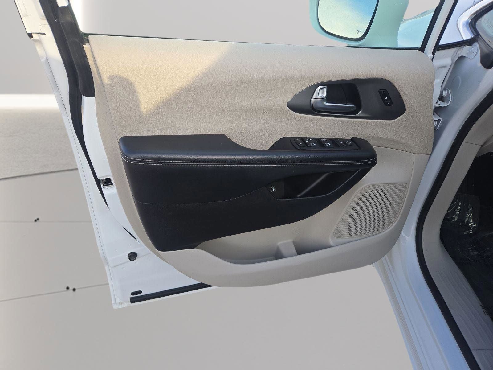 2022 Chrysler Pacifica Hybrid Touring L