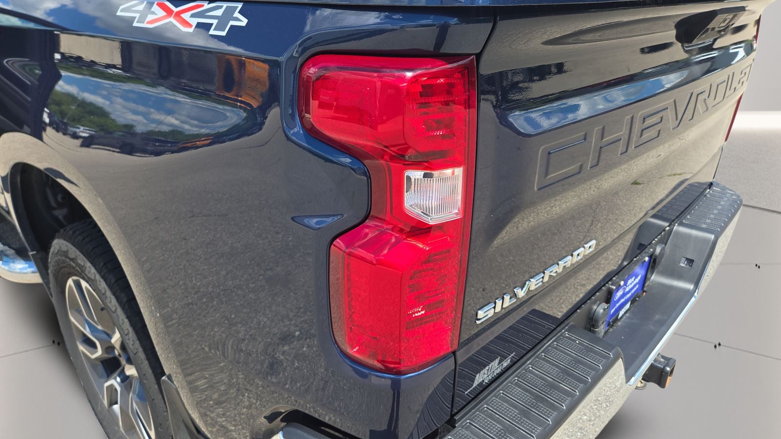 2022 Chevrolet Silverado 1500 4WD Crew Cab Standard Bed LT