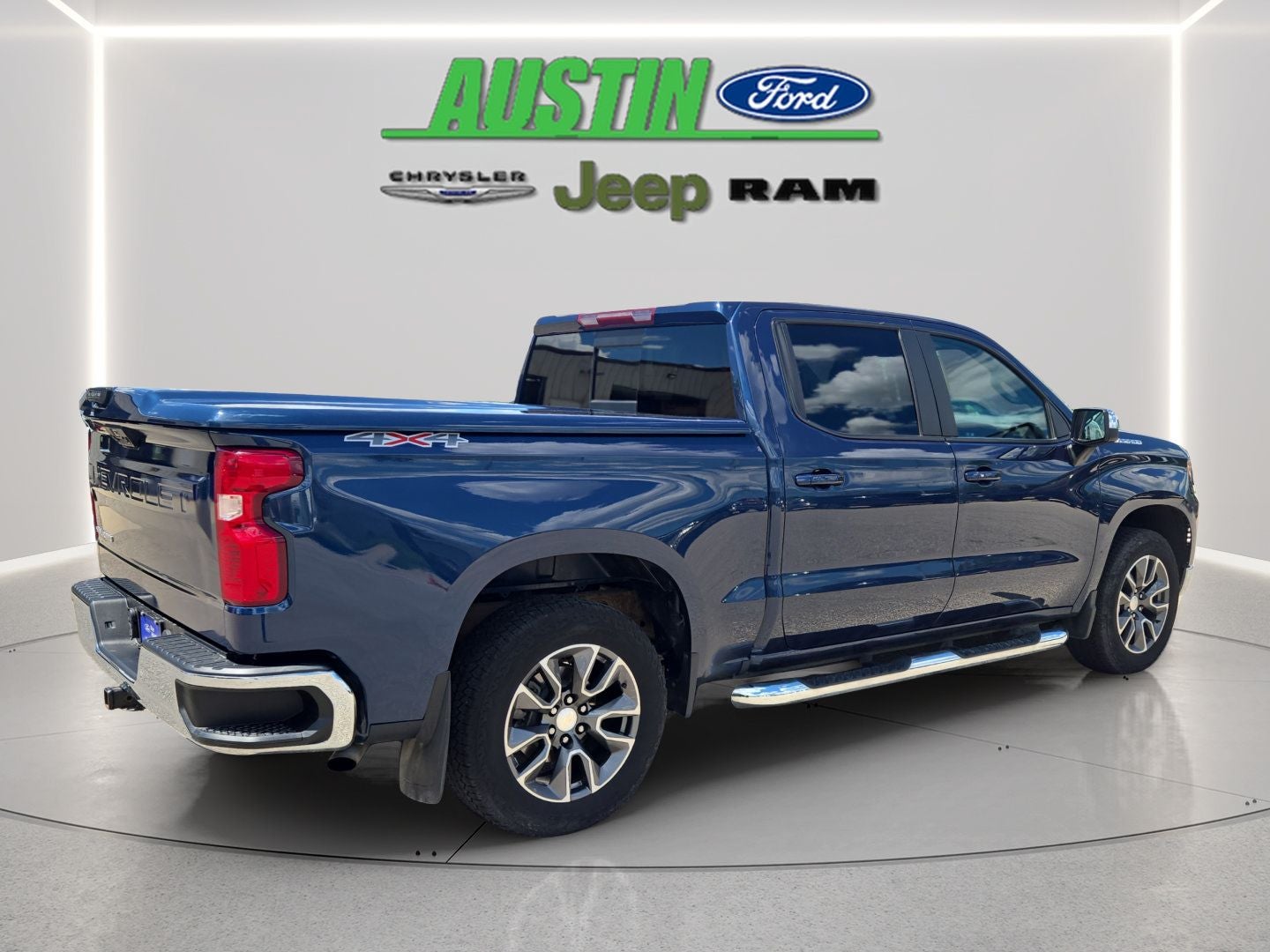 2022 Chevrolet Silverado 1500 4WD Crew Cab Standard Bed LT