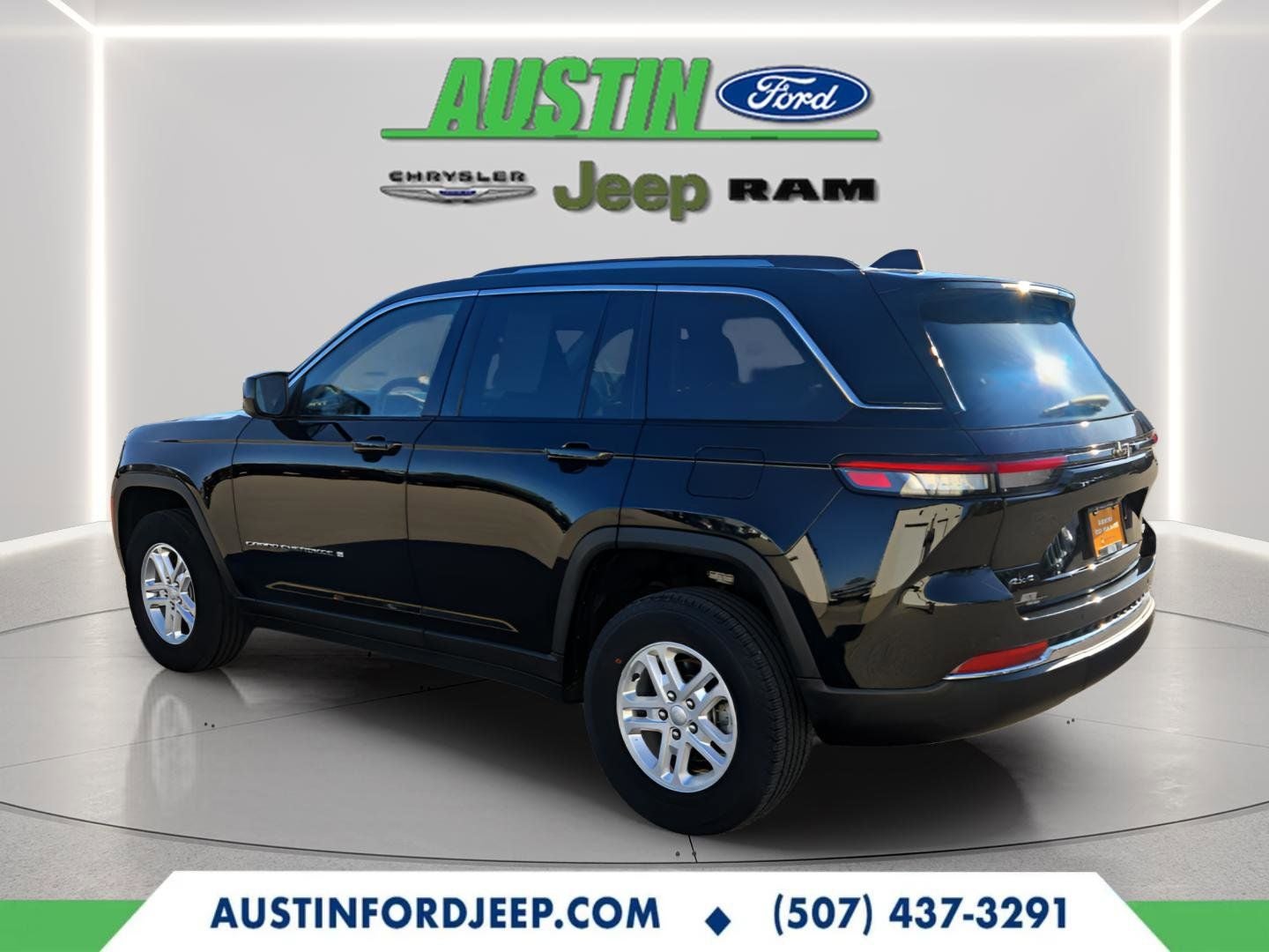 2023 Jeep Grand Cherokee Laredo