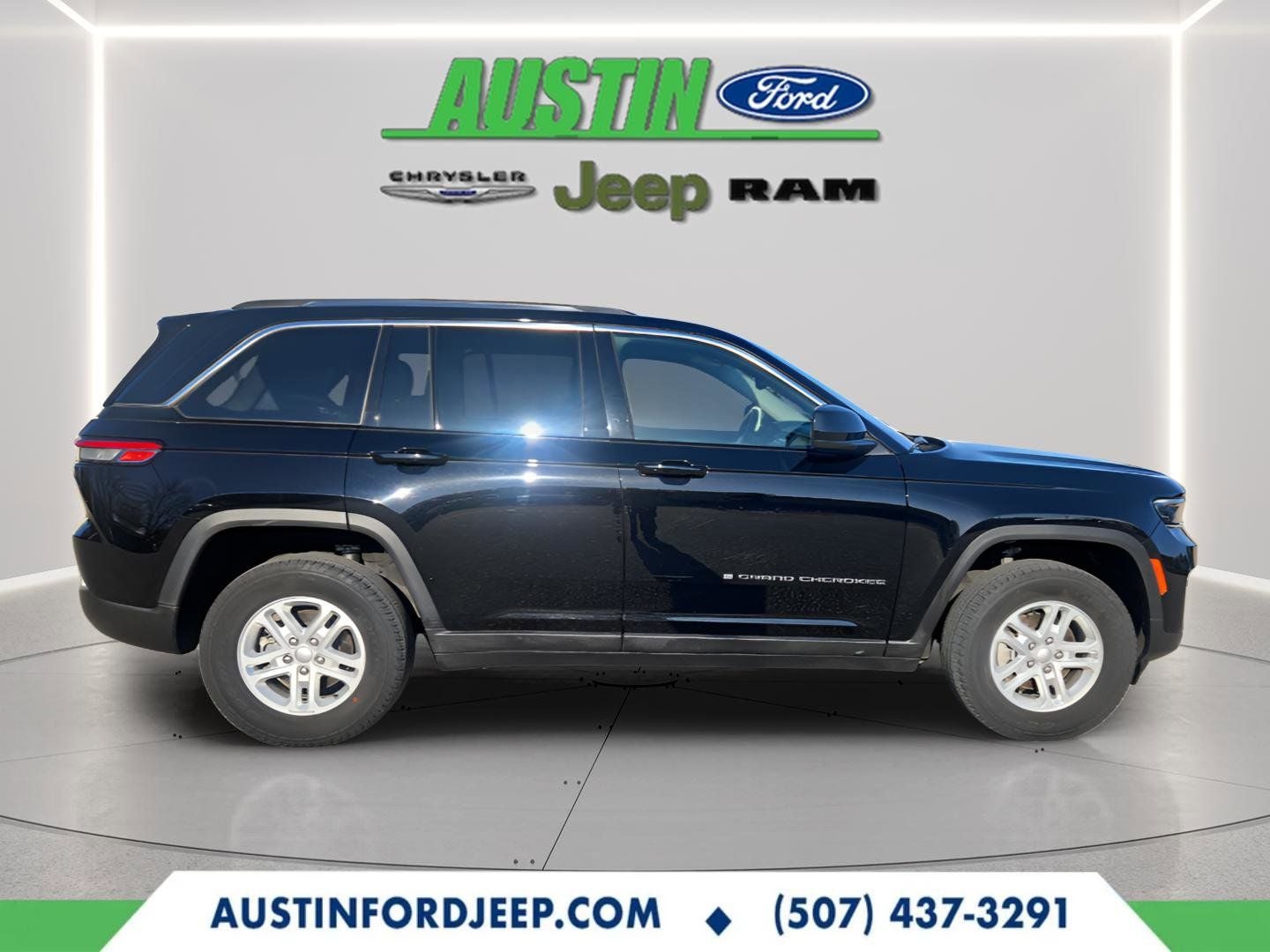 2023 Jeep Grand Cherokee Laredo