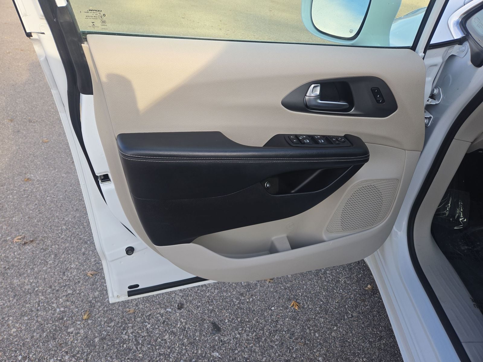 2022 Chrysler Pacifica Hybrid Touring L Theatre System!