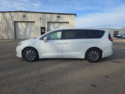2022 Chrysler Pacifica Hybrid Touring L Theatre System!