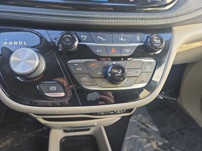 2022 Chrysler Pacifica Hybrid Touring L Theatre System!