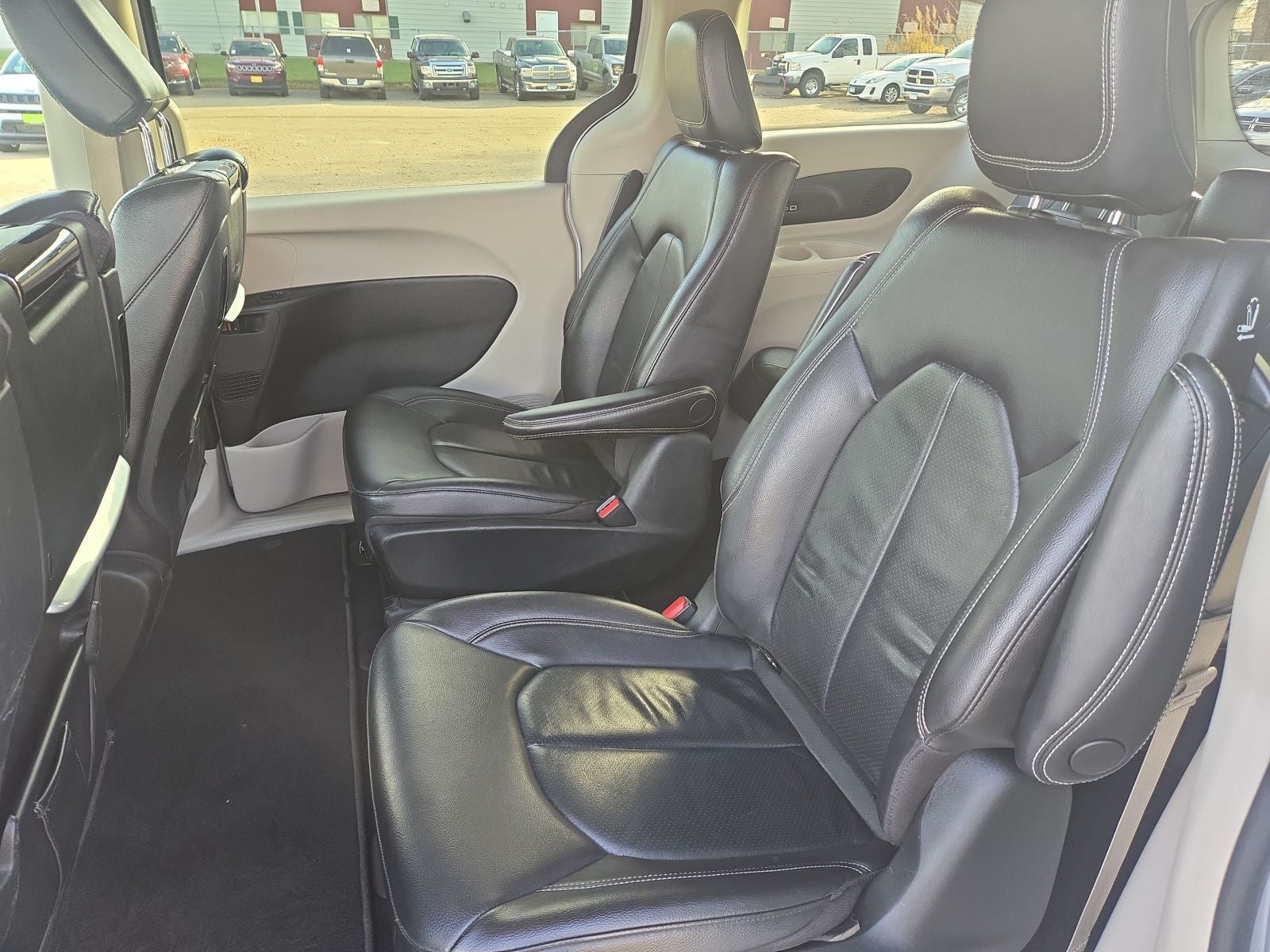 2022 Chrysler Pacifica Hybrid Touring L Theatre System!