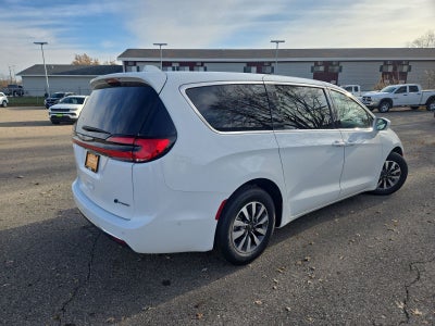2022 Chrysler Pacifica Hybrid Touring L Theatre System!