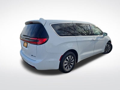 2022 Chrysler Pacifica Hybrid Touring L Theatre System!