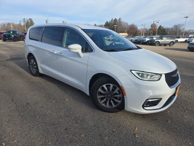 2022 Chrysler Pacifica Hybrid Touring L Theatre System!