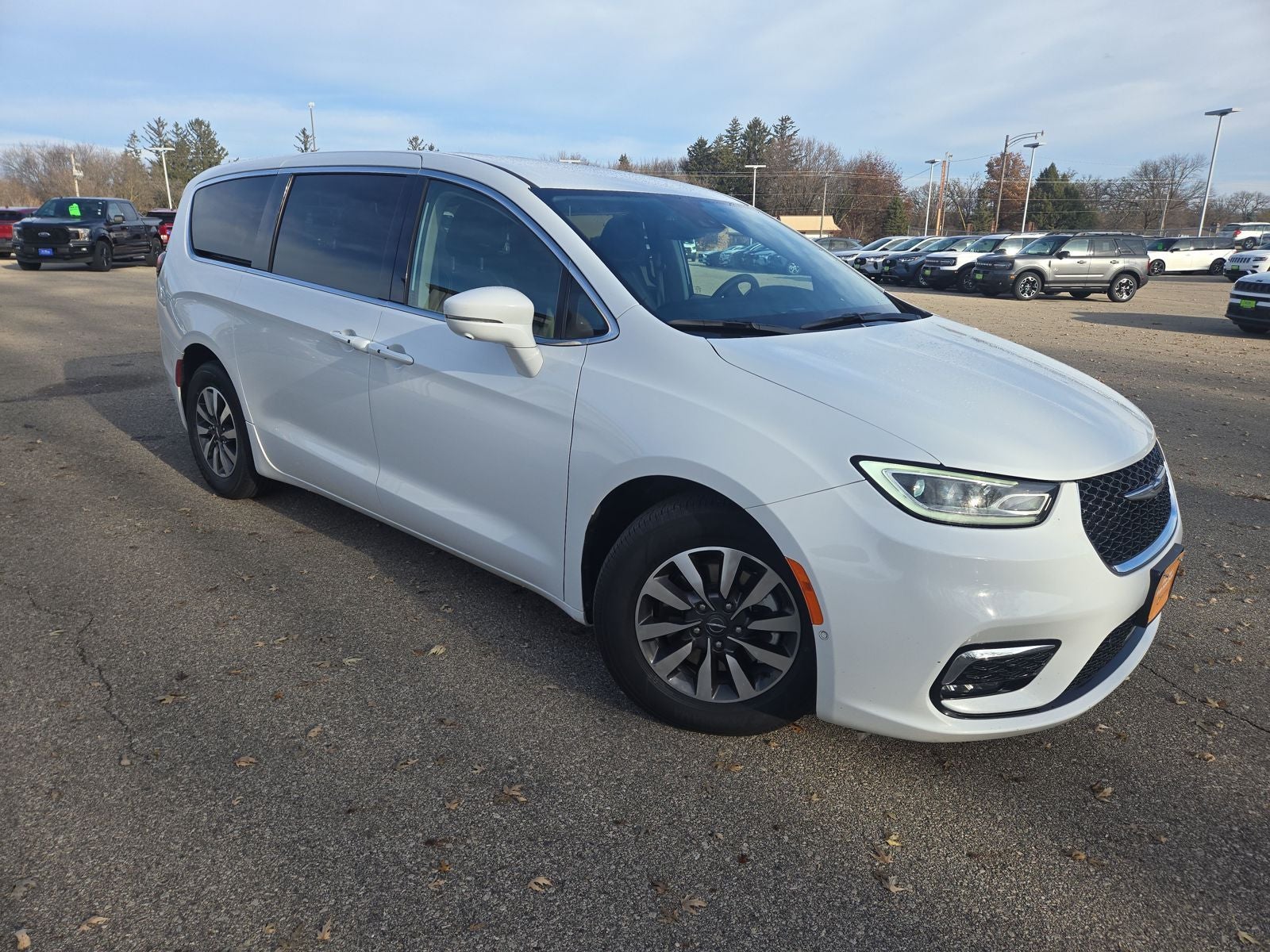 2022 Chrysler Pacifica Hybrid Touring L Theatre System!