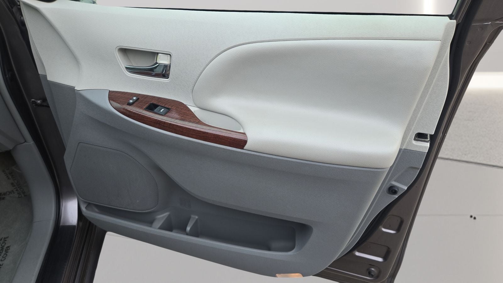 2012 Toyota Sienna XLE 7 Passenger
